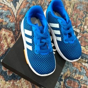 Kids adidas slip on size 7k RACER TR 2.0